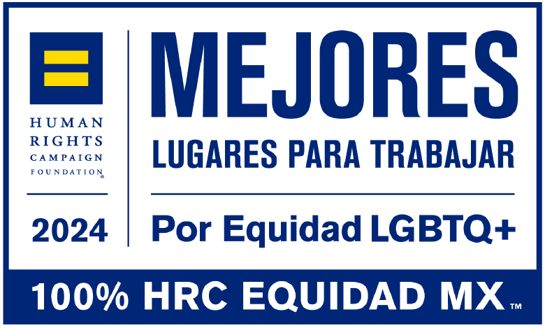 Colaboradores celebrando que trabajan en GM Financial México para dar opciones para comprar un coche